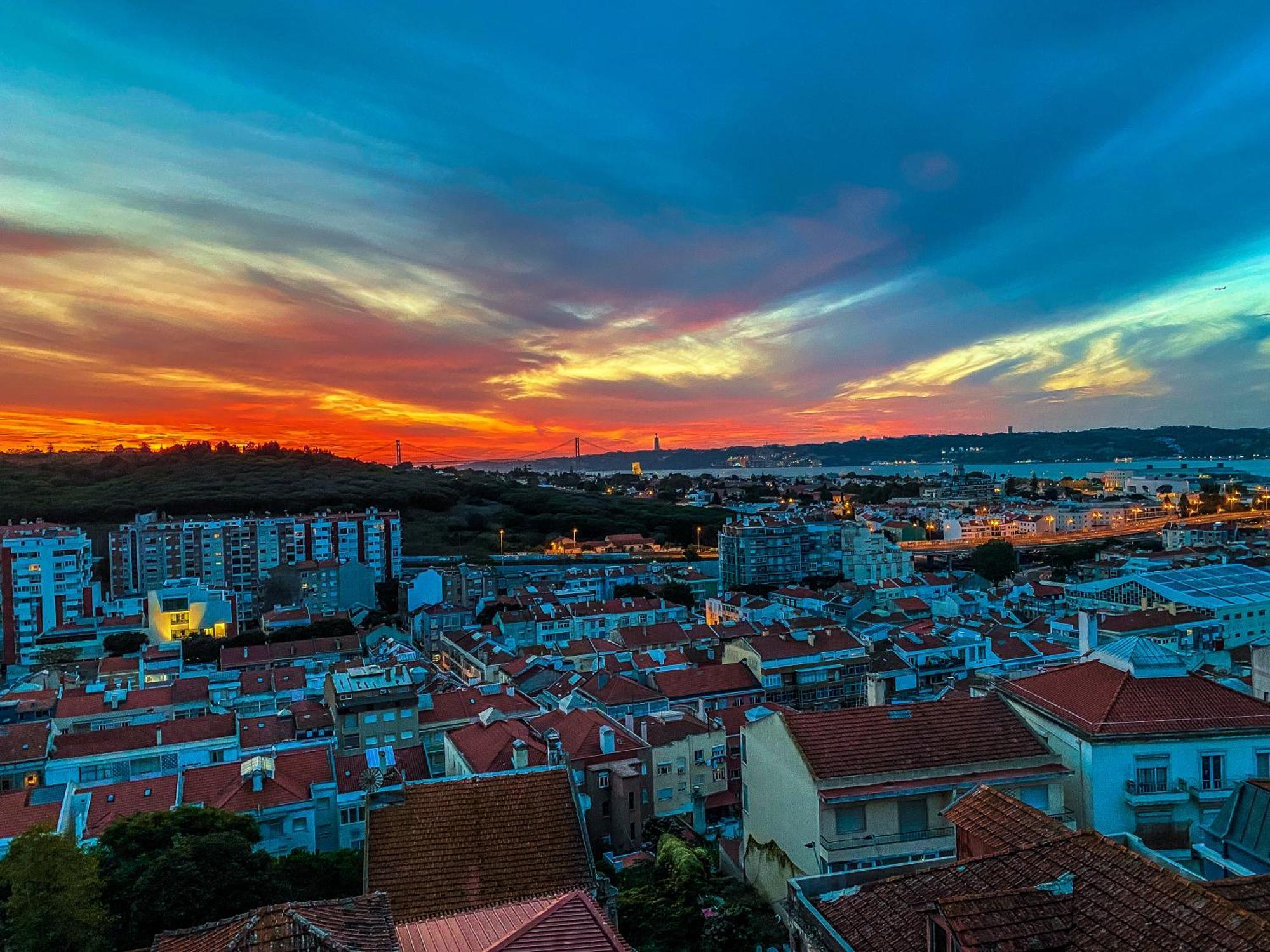Ideally Located With Perfect Views Alges Bagian luar foto