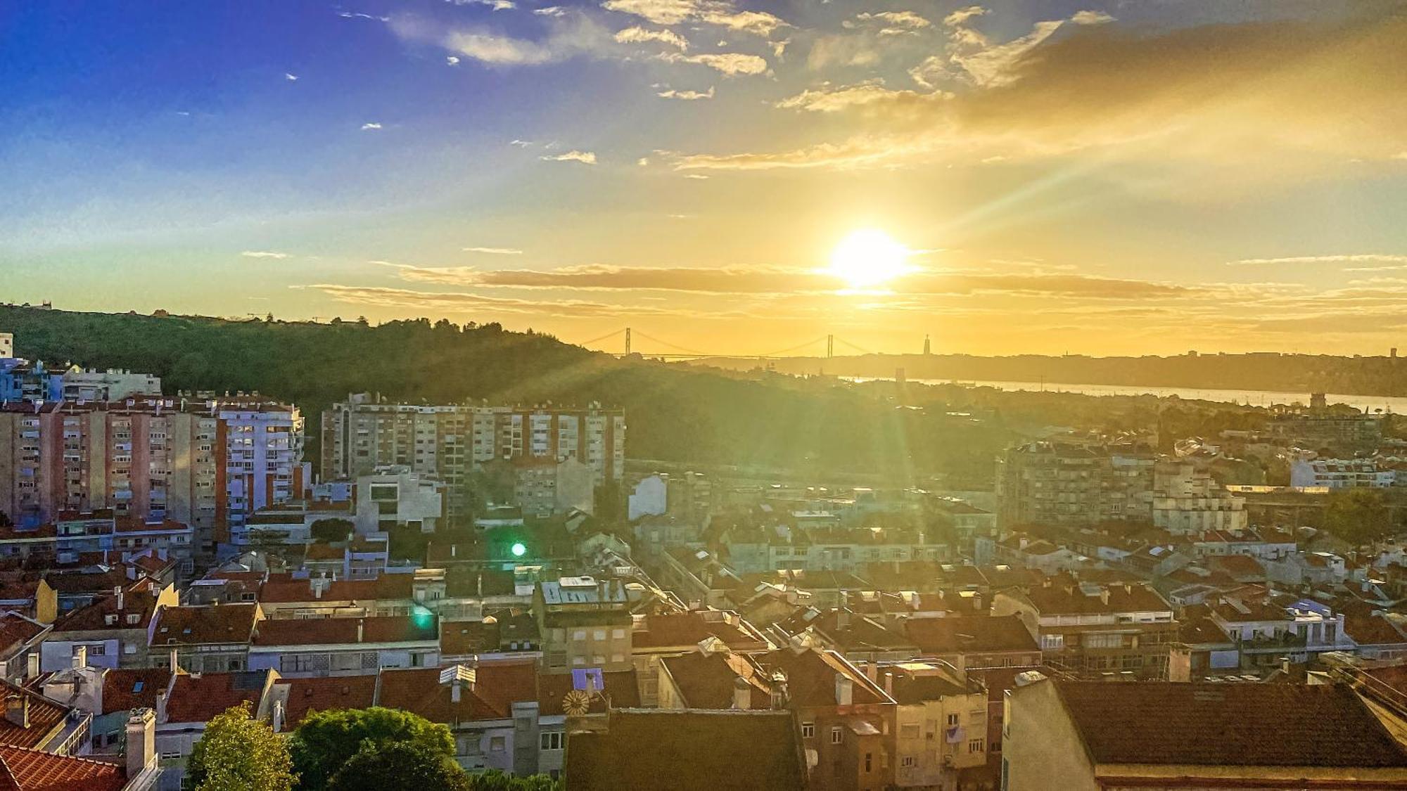 Ideally Located With Perfect Views Alges Bagian luar foto