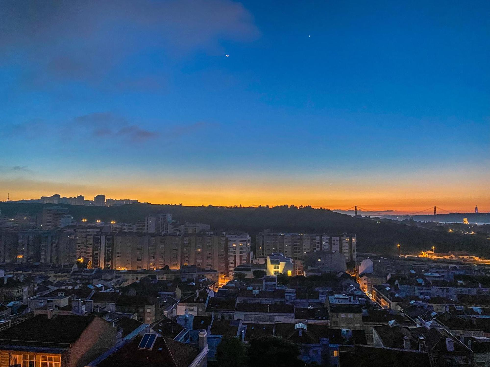 Ideally Located With Perfect Views Alges Bagian luar foto