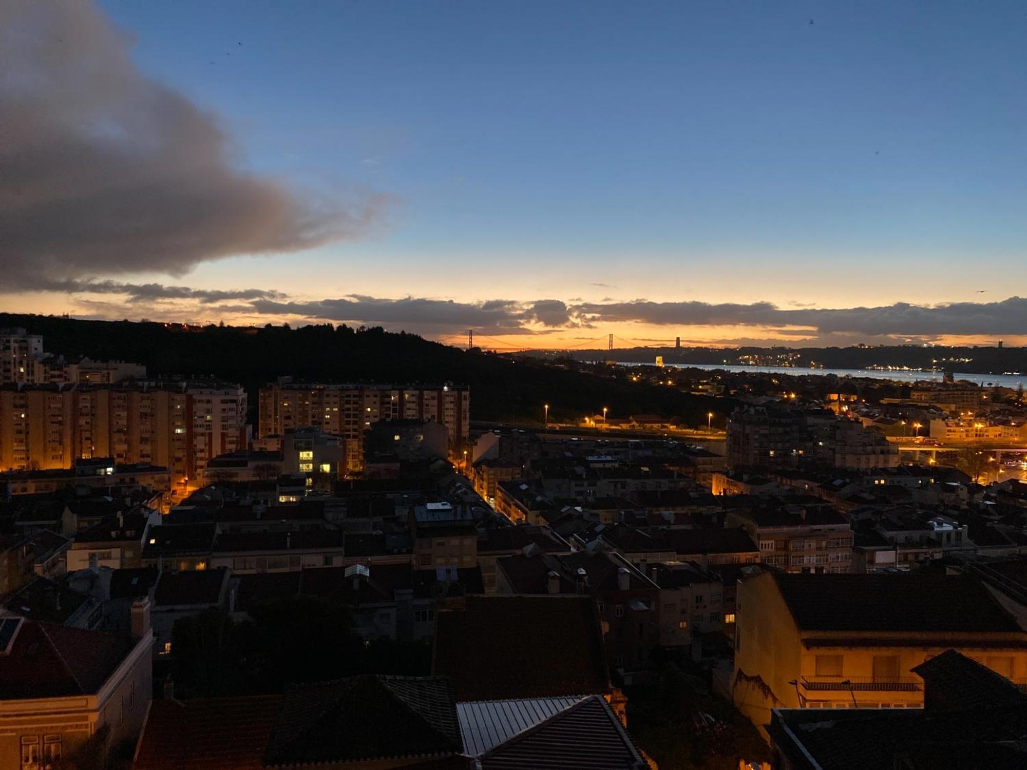 Ideally Located With Perfect Views Alges Bagian luar foto